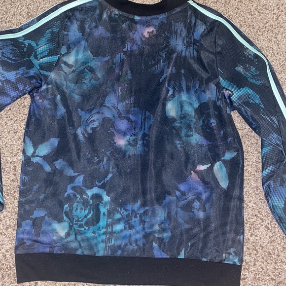 Adidas Kids jacket with pockets. Size L. Worn one time. - Picture 3 of 4